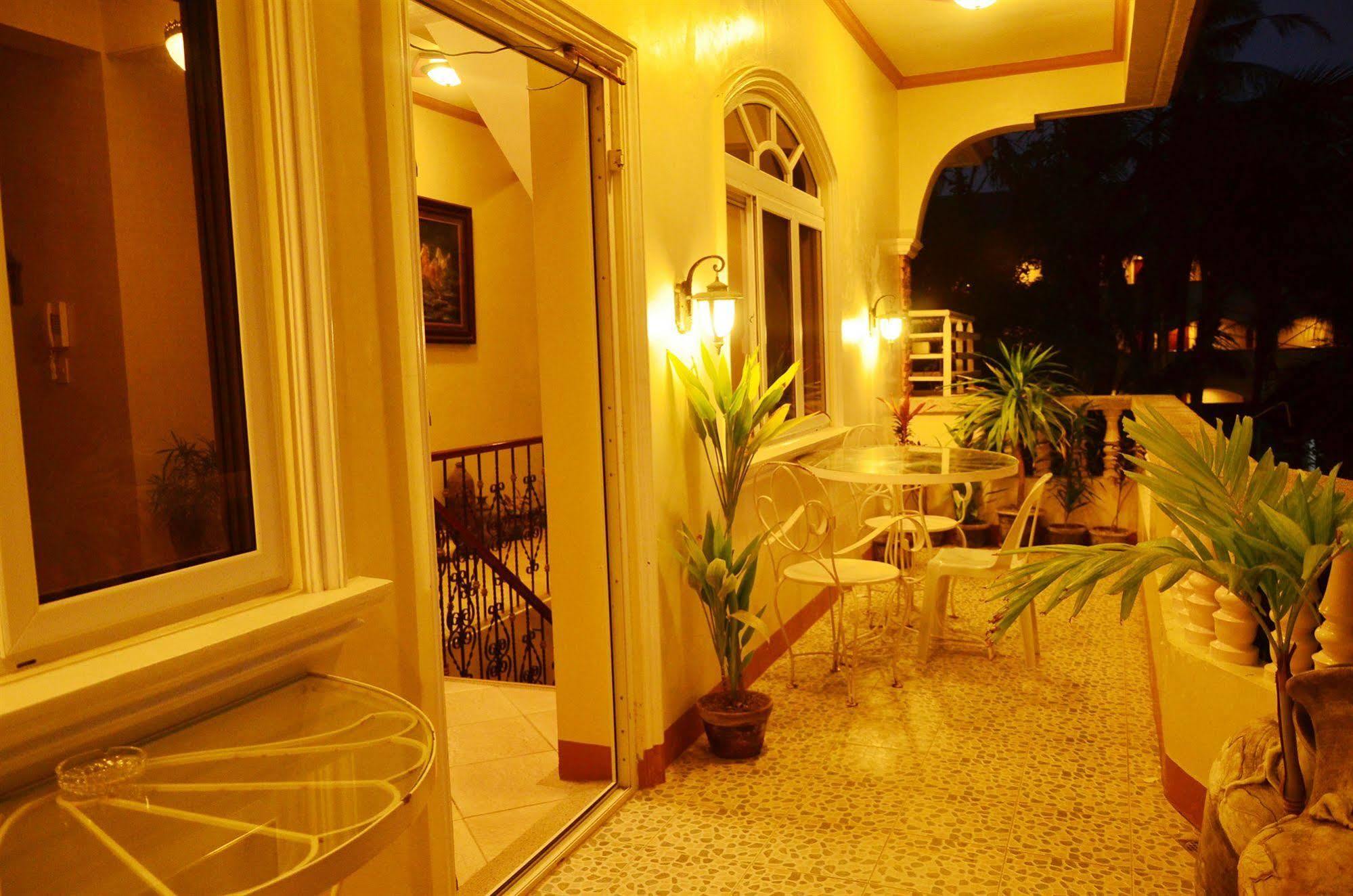 Casa D' Estrella Apartelle Balabag  Exterior foto